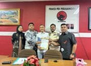 Dua Honorer Dinas Pemberdayaan Perempuan dan Perlindungan Anak Pekanbaru Mengadu ke Fraksi PDI Perjuangan