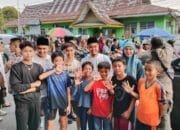 Sapa Warga Jelang Berbuka Puasa, Walikota Didampingi Sekdako Pekanbaru Berbagi Takjil di Rumbai