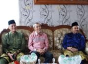 Lebaran Ke Rumah Syamsuar, Gubri Abdul Wahid Disambut Hangat