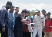 Tinjau Pembangunan SMP Jalan Lingkar, Bupati Rohil: Hanya Berjalan Kaki Sejauh 2,5 KM yang Boleh Masuk