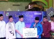 Peringati Isra Miraj Bersama Warga Marpoyan Damai, Wako Serahkan Bantuan 100 Juta Untuk Pembangunan Masjid