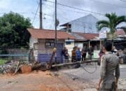 Pemko Pekanbaru Tegur Keras Operator Usai Tiang Fiber Optik Tumbang di Jalan Rindang