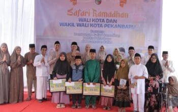 Safari Ramadan di Kulim, Wako Agung Bawa Bantuan Rp100 Juta dan Smart TV