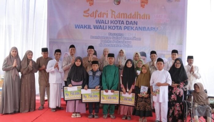 Safari Ramadan di Kulim, Wako Agung Bawa Bantuan Rp100 Juta dan Smart TV