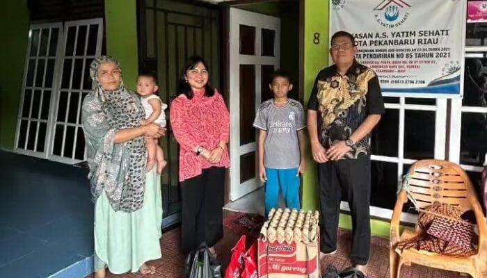 Wujud Kepedulian Sosial, New Paragon dan Grand Dragon Salurkan Bantuan Jum’at Berkah di Dua Panti Asuhan Rumbai