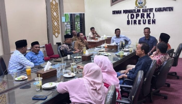 Rapat Badan Legislasi Para Pimpinan Komisi DPRK Bireuen Terhadap Rencana Kegiatan Hearing Publik terkait RanQanun Kabupaten Bireuen Tentang TanggungJawab Sosial dan Lingkungan Perusahaan