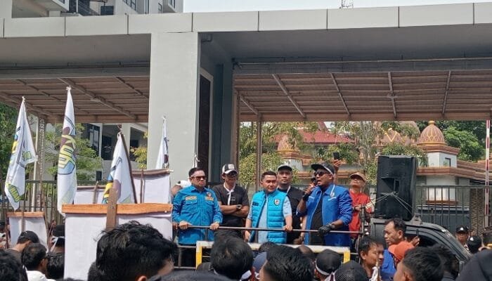 Ratusan Pemuda Riau Geruduk Kejati, KNPI Desak Tersangka Perseorangan Kasus PT Musim Mas